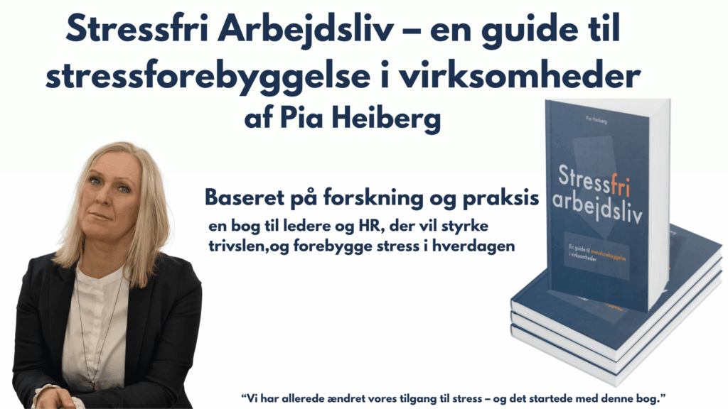 Pia Heiberg ved siden af sin bog Stressfri Arbejdsliv – en guide til stressforebyggelse i virksomheder